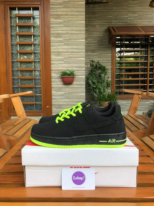 Nike Air Force 1 Triple Black (Suede Neon)