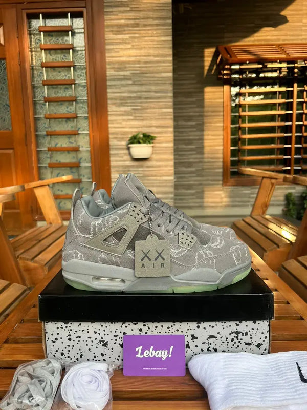 Air Jordan 4 Retro Kaws (Grade Scale 8A)